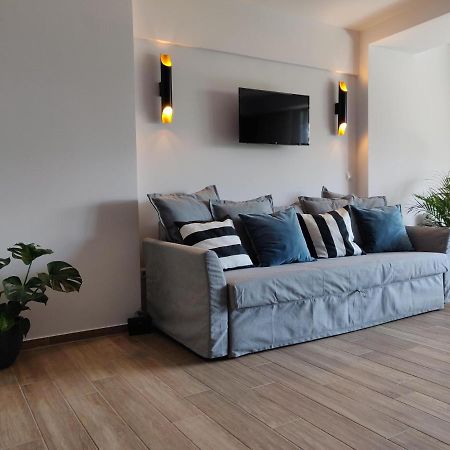 Sunny New Lovely Apartment 60 Meters From The Metro أثينا المظهر الخارجي الصورة
