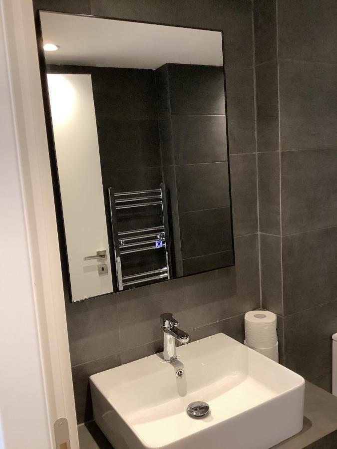 Sunny New Lovely Apartment 60 Meters From The Metro أثينا المظهر الخارجي الصورة