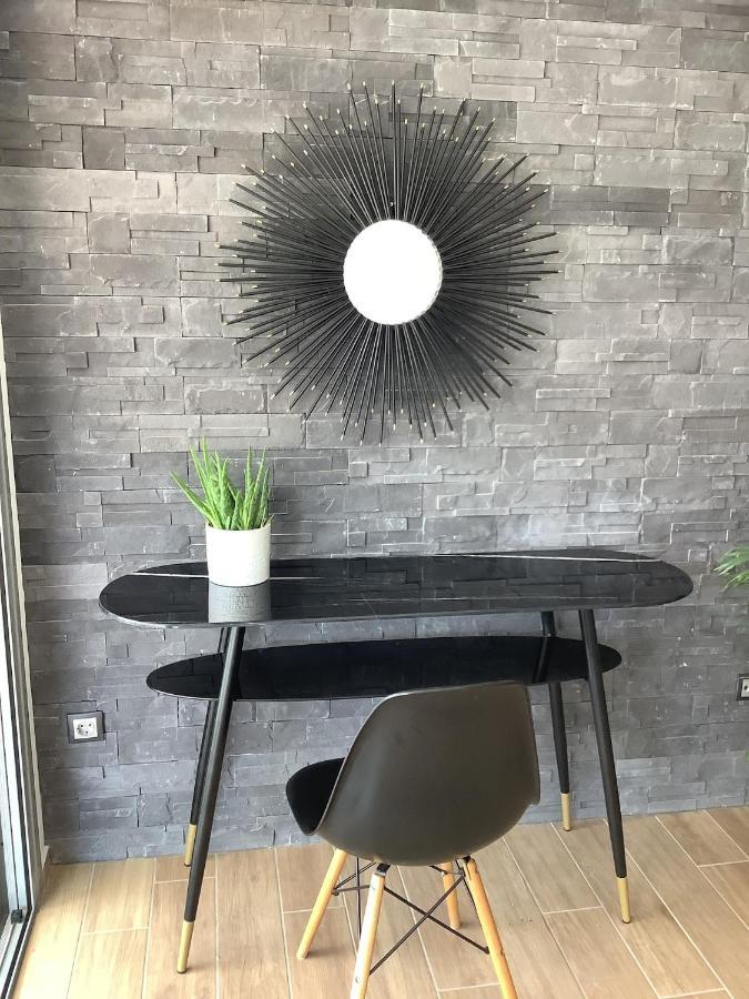 Sunny New Lovely Apartment 60 Meters From The Metro أثينا المظهر الخارجي الصورة