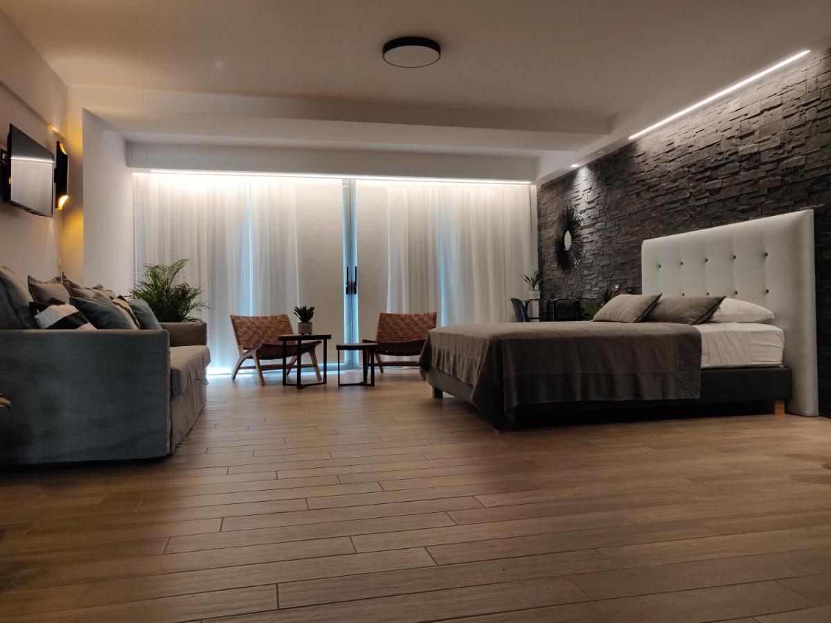 Sunny New Lovely Apartment 60 Meters From The Metro أثينا المظهر الخارجي الصورة